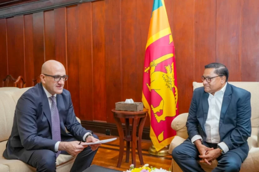 Səfirimiz etimadnaməsini Şri-Lanka Prezidentinə təqdim etdi