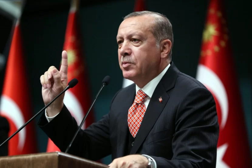 Ərdoğanın çıxışı zamanı görün nə baş verdi: Zalda ajiotaj yarandı