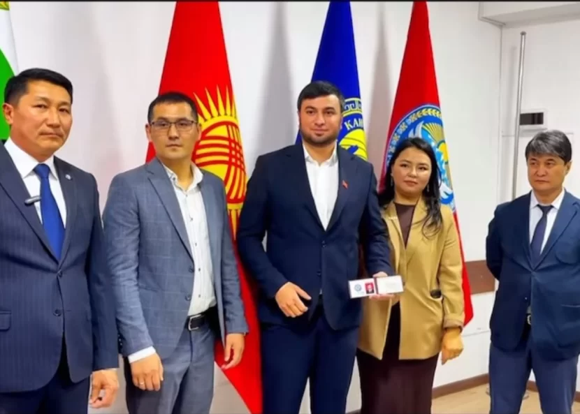 Azərbaycanlı Qırğızıstanda deputat seçildi - FOTO