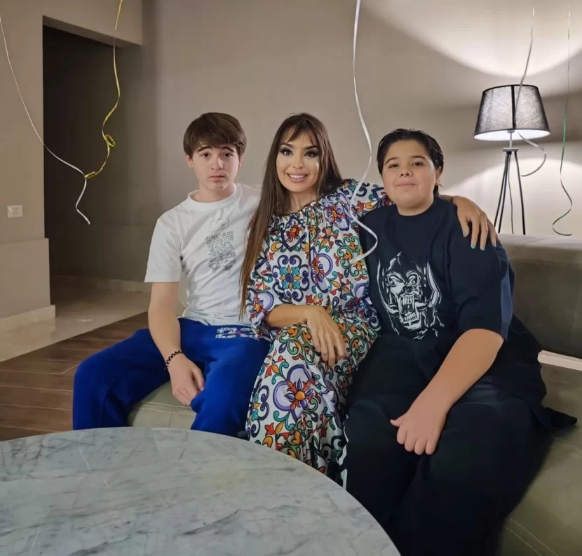 Leyla Əliyeva əkizlərini BELƏ TƏBRİK ETDİ