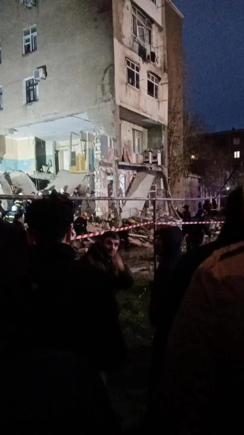 Sumqayıtda yaşayış binası PARTLADI  - FOTO