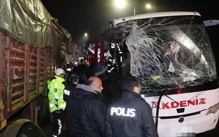 Türkiyədə ağır qəza - Ölən və yaralananlar var