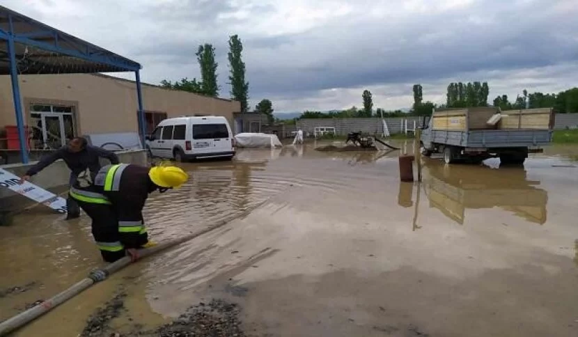 \"Sədərək\" ticarət mərkəzini SU BASIB