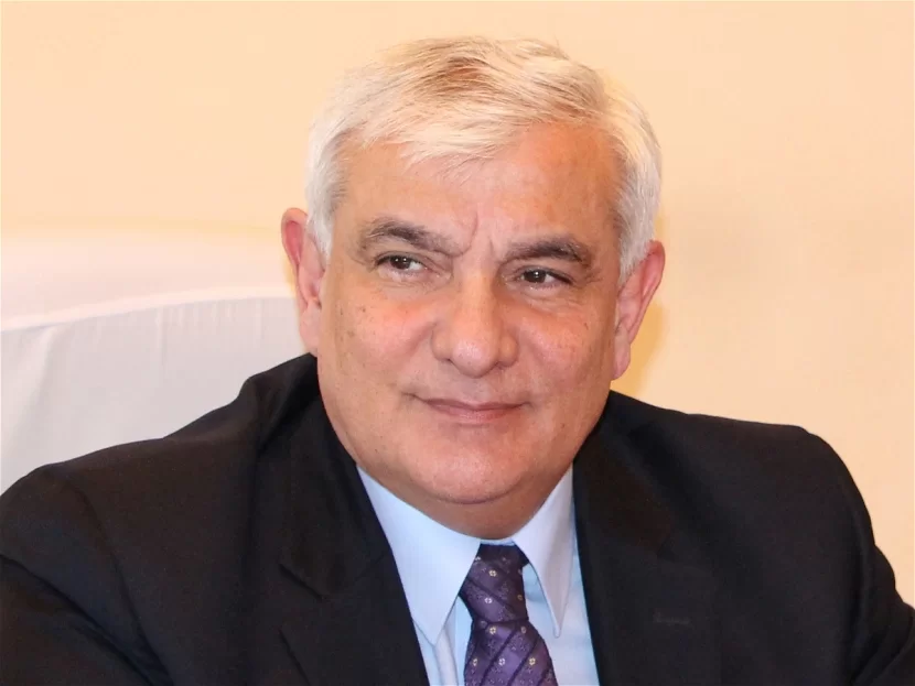 Azərbaycan elm və ədəbiyyatının dahi siması: Kamal Abdulla 74 yaşını tamam edir!