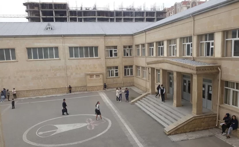 Bakı məktəbində qan töküldü