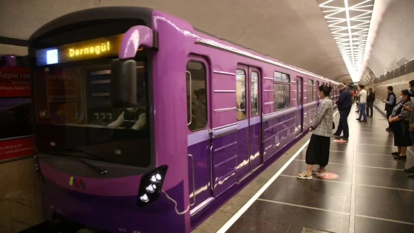 Bakı metrosunda ajiotaj: Sərnişinlər metroya buraxılmır - TƏCİLİ -YENİLƏNİB
