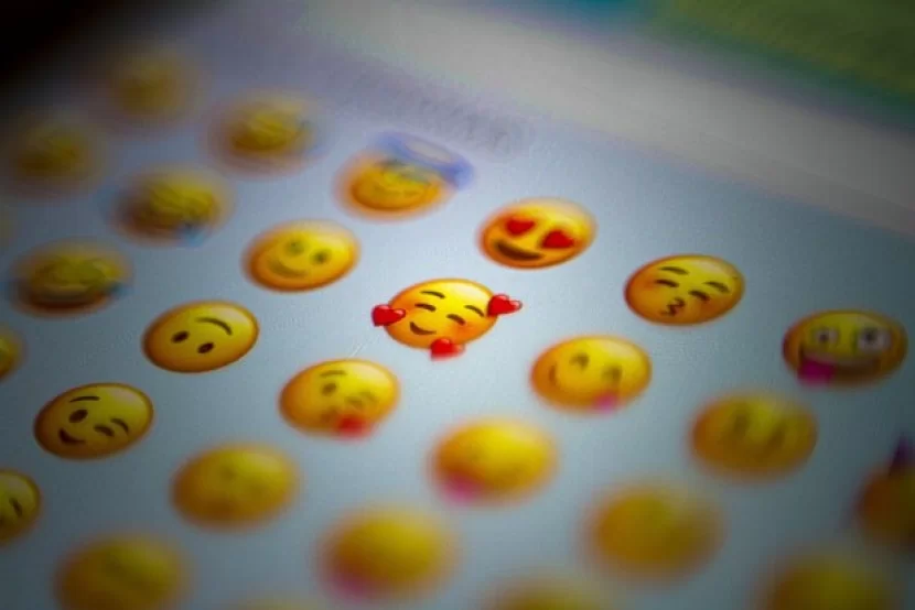 Emoji göndərdiyinə görə həbs olunacaq