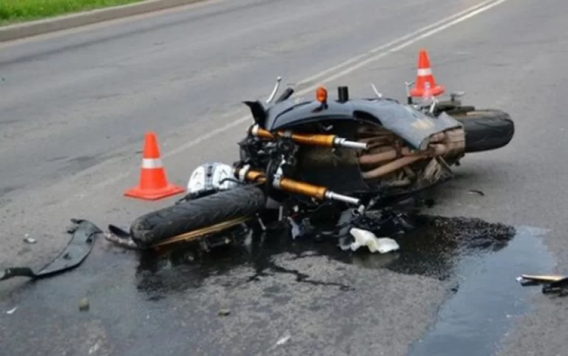 Maşın motosikletçini vurub- YARALI VAR