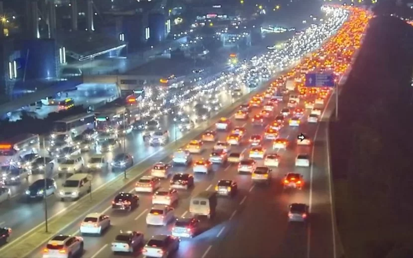 Bu yollarda tıxac var - SİYAHI