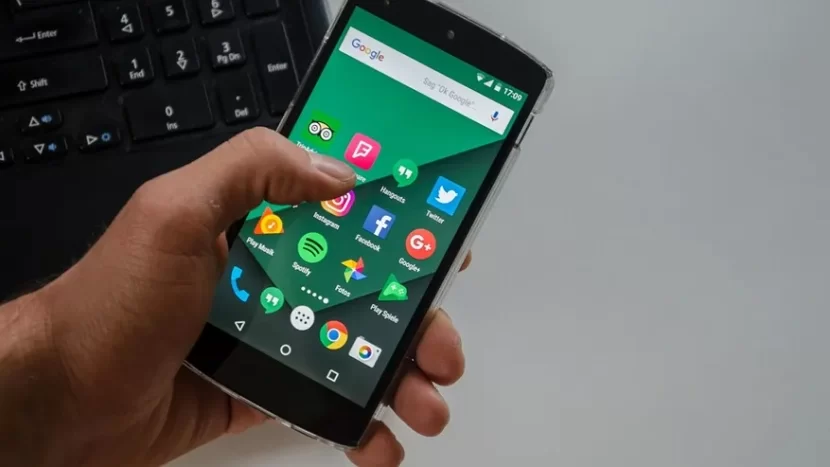 \"WhatsApp\" sabahdan etibarən fəaliyyətini DAYANDIRIR - Bu telefonlarda
