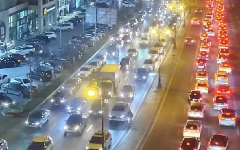 Bu yollarda sıxlıq var - SİYAHI