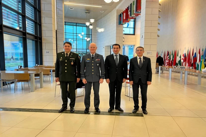 Hikmət Hacıyev NATO Müdafiə Kollecinin nümayəndələri ilə görüşdü