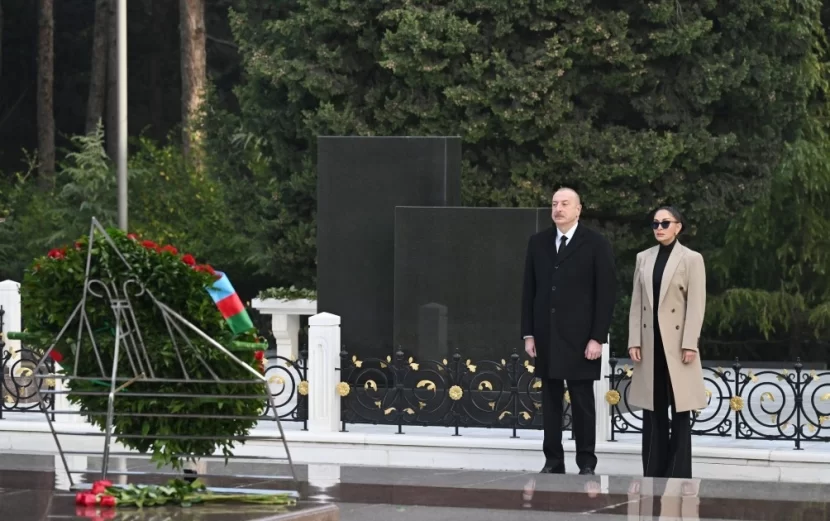 Prezident və birinci xanım Heydər Əliyevin məzarını ziyarət etdi - FOTOLAR