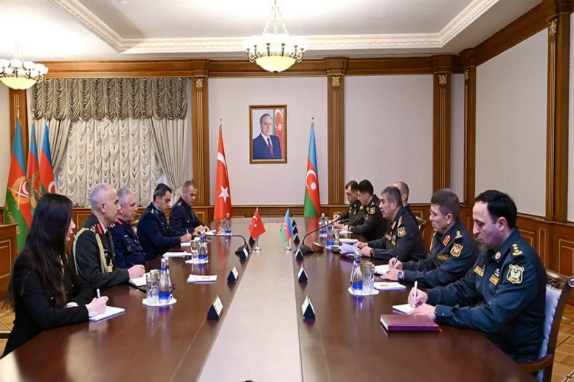 Türkiyənin ordu generalı Bakıda: Sərhəddəki vəziyyət müzakirə edildi