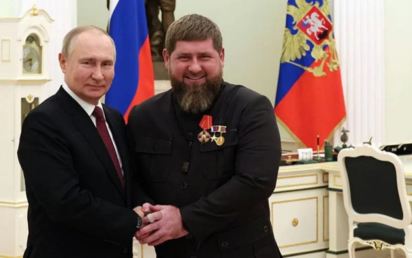 Putin Kadırovu təltif edib