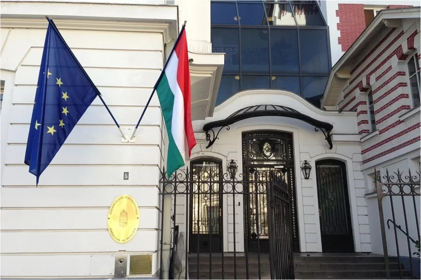 Macarıstanın Fransadakı səfirliyində partlayıcı qurğu axtarılır 