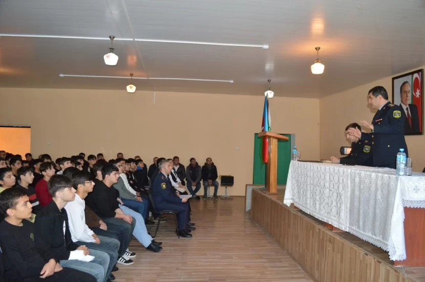 DİN Balakəndə məktəb şagirdləri ilə silsilə görüşlər keçirdi