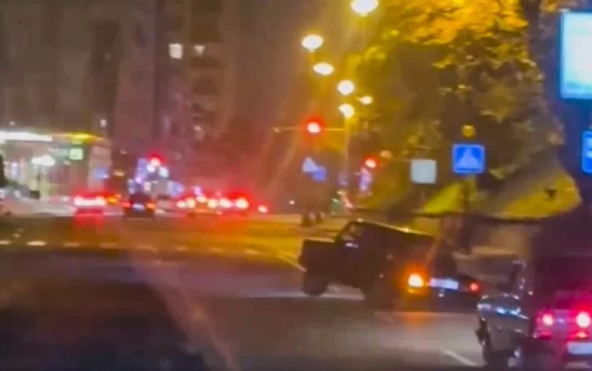 Bakıda avtoxuliqanlıq: Sürücü həbs edildi - Anbaan GÖRÜNTÜLƏR