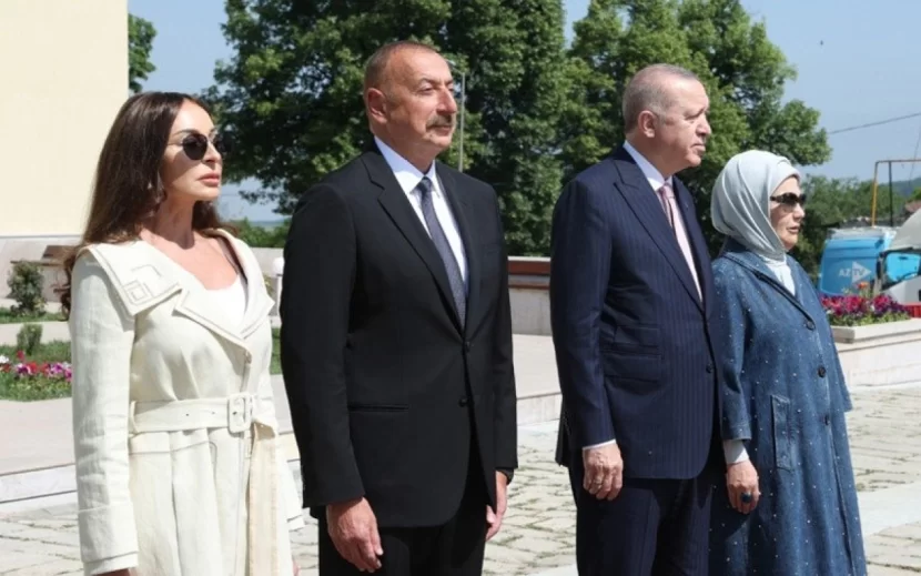 Mehriban Əliyeva Ərdoğanın ifa etdiyi \"Sarı Gəlin\" mahnısını paylaşdı