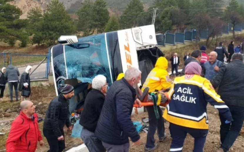 Türkiyədə avtobus aşdı - Yaralananlar var