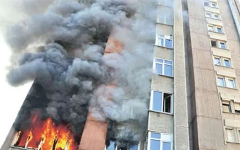 Sumqayıtda binada yanğın olub