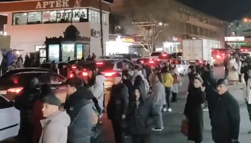 “Xalqlar dostluğu” metrosunun qarşısında izdiham YAŞANIR - VİDEO