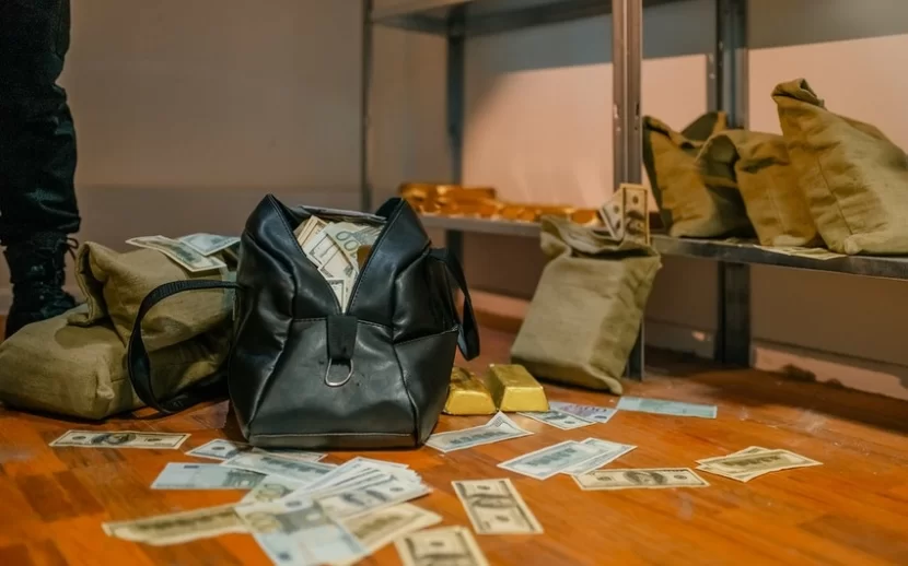 Bakıda evdən 10 min manatlıq oğurluq