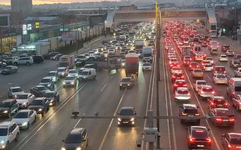 Bakıda qəza tıxaca səbəb oldu