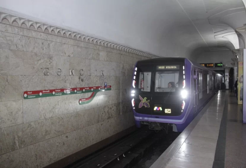 Bakı Metrosunda qatarlar GECİKİR: İnterval 7 dəqiqə...