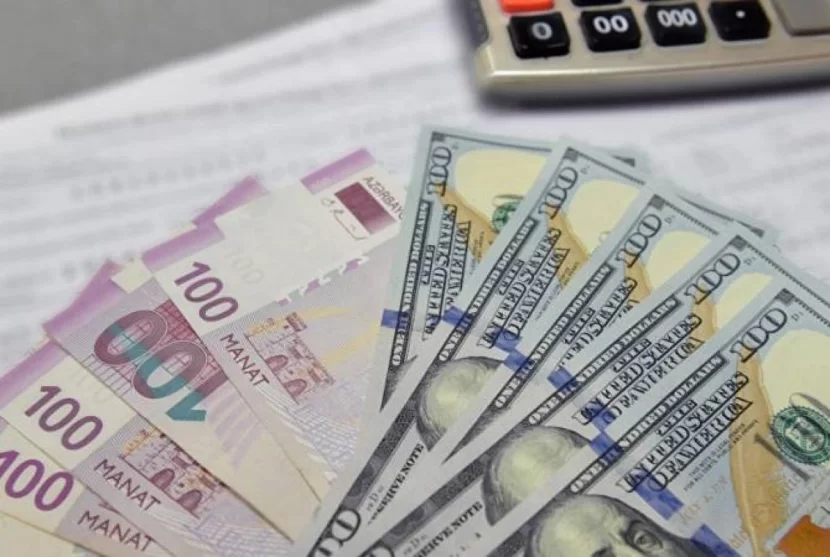 Dolların kursu dəyişdi: Manatın məzənnəsi belə olacaq