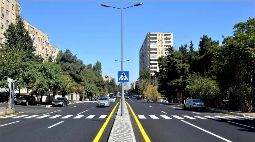 Bakıda bu yoldakı zolaqlardan biri istifadəsiz qaldı