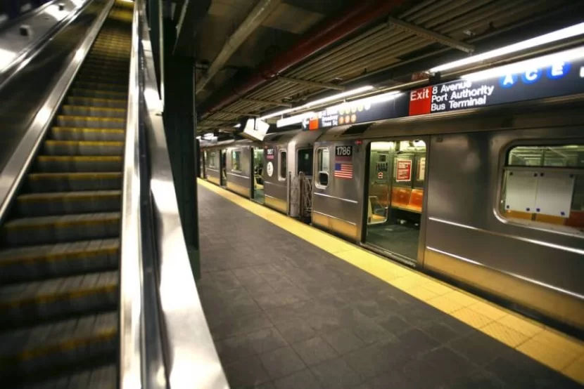 \"Nyu York\" metrosunda dəhşət: Yanaraq öldürüldü