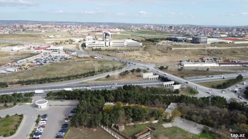 Xırdalanda universitet yolu bərbad vəziyyətdə - Sakinlərdən ŞİKAYƏT - VİDEO