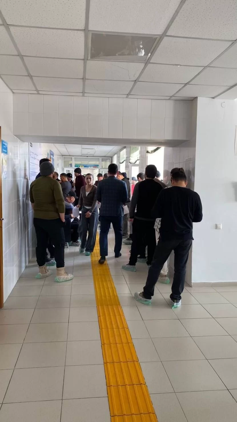 Qan vermək üçün sırada gözləyən Aktau sakinləri