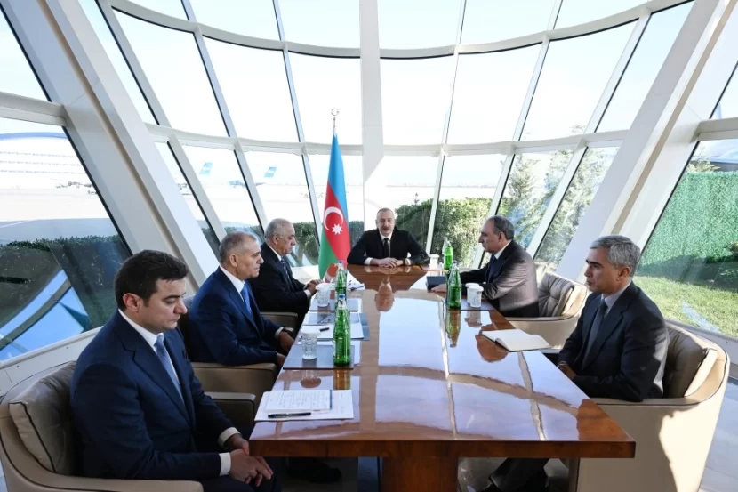İlham Əliyev təyyarə qəzası ilə bağlı müşavirə keçirdi - YENİLƏNDİ