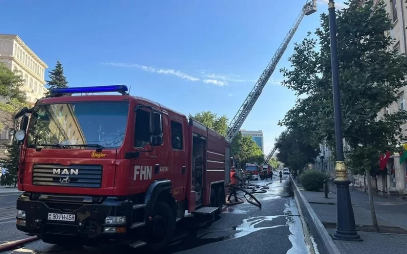 Bakıda yaşayış binasında yanğın söndürülüb