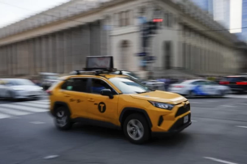 Nyu-Yorkda sürücü taksini piyadaların üzərinə sürdü