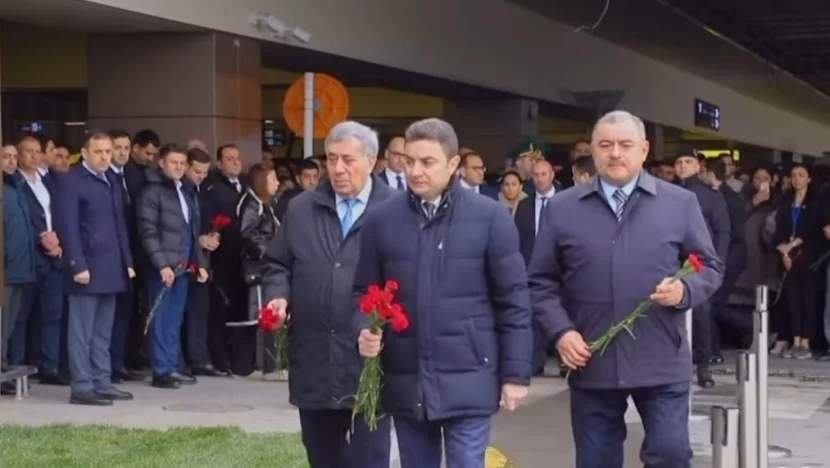 Hava limanında anım MƏRASİMİ