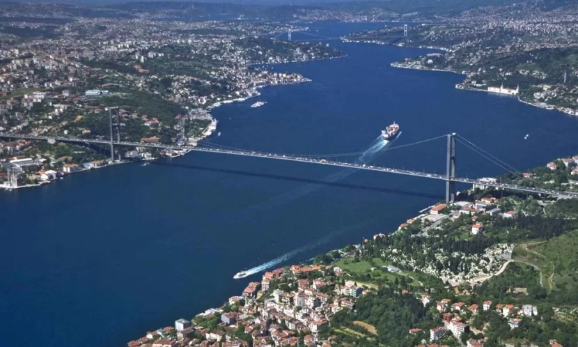 Bosforda gəmilərin hərəkəti bərpa edildi