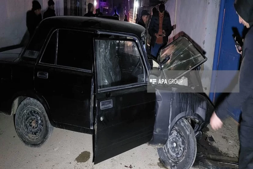 Şirvanda maşın evin hasarına çırpıldı, sürücü öldü