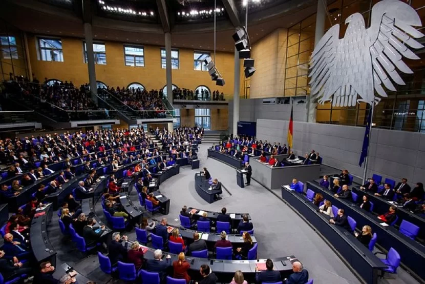 Almaniya niyə Bundestaqı buraxdı? - AÇIQLAMA