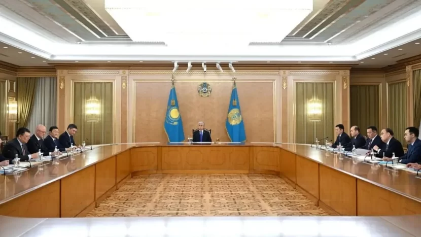 Tokayev qəza ilə bağlı müşavirə keçirdi