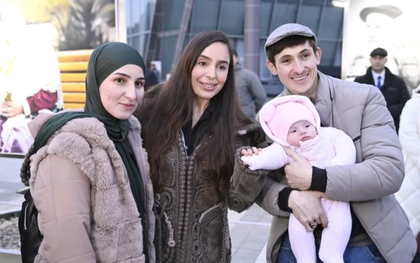 Leyla və Arzu Əliyevalar Bulvarda fotosərginin açılışında - FOTOLAR