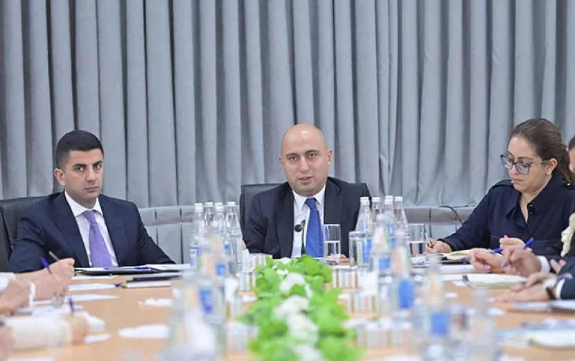 Təhsil naziri məktəb direktorları ilə görüşdü