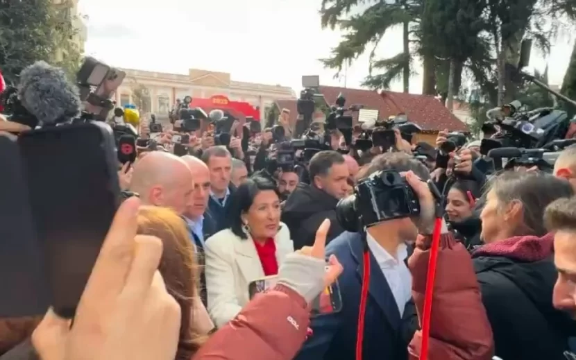 Zurabişvili prezident sarayını belə tərk etdi - VİDEO