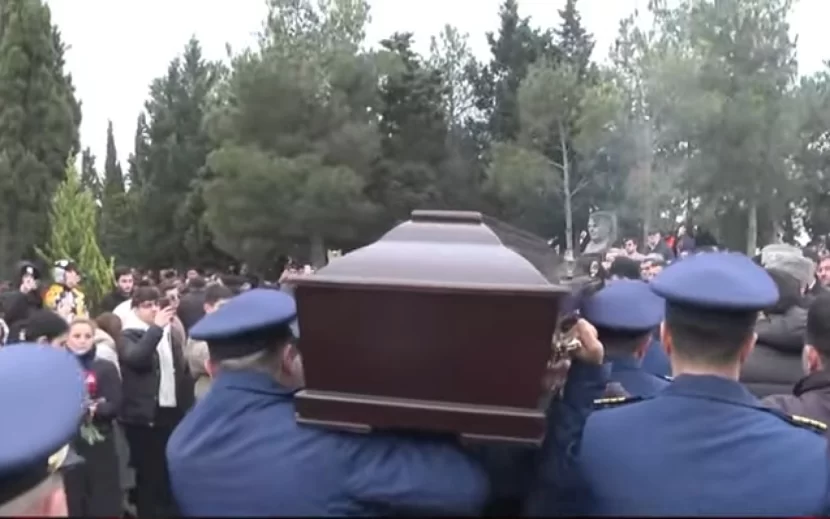 Pilotlar və bələdçi II Fəxri xiyabanda dəfn edildi