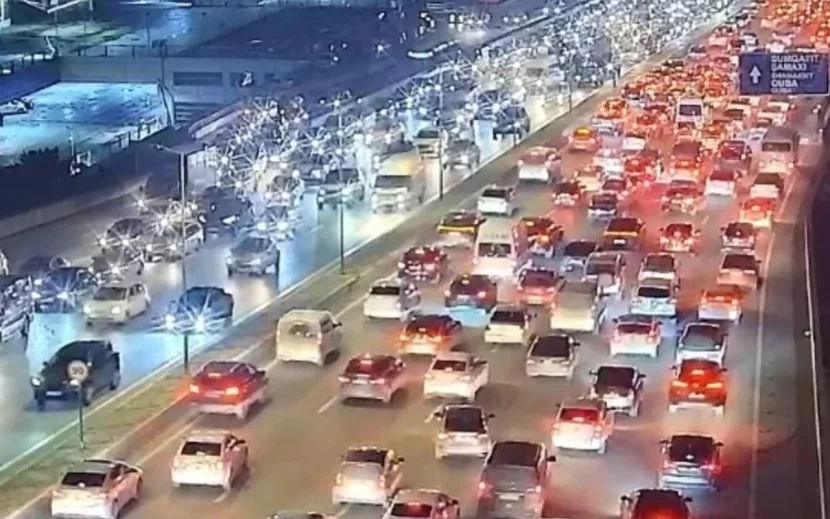 Hazırda Bakının bu yolları tıxacdır - SİYAHI