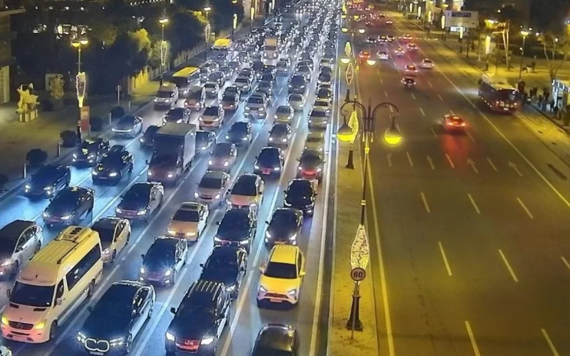 Paytaxtın bu yollarında tıxac var - SİYAHI