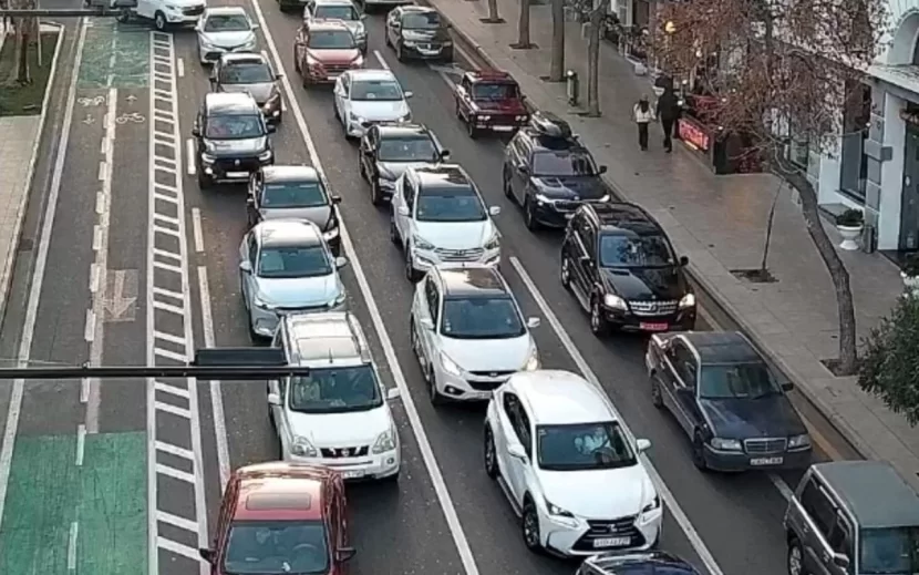 Hazırda bu yollarda sıxlıq var - SİYAHI