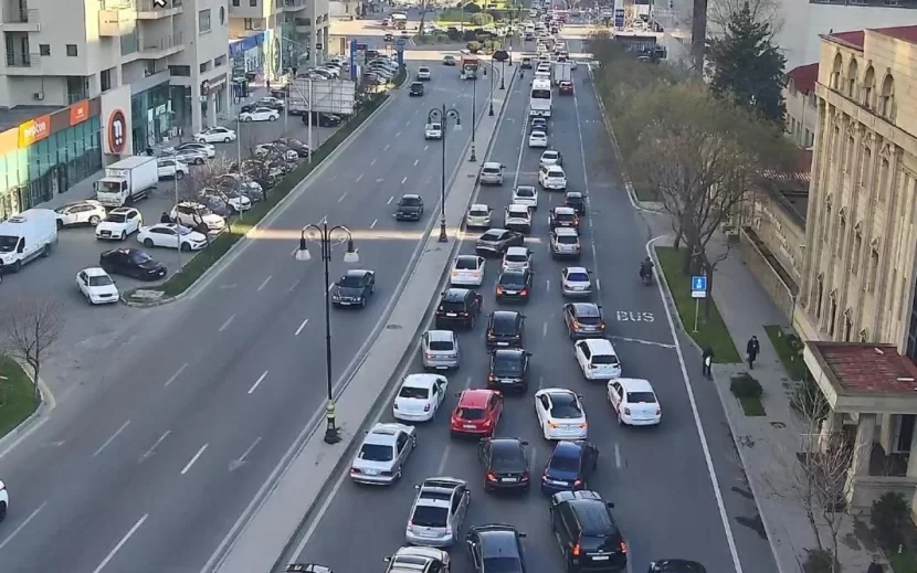 Bu yollarda sıxlıq var - SİYAHI